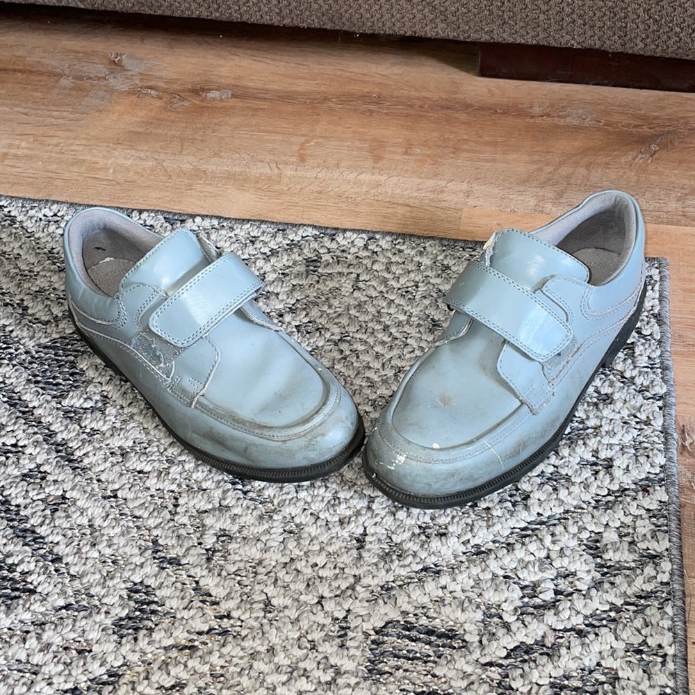 Shoes - Picture 2 of 9